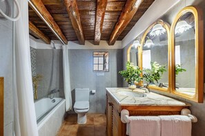 Hair dryer, towels, shampoo, toilet paper
