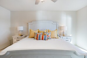 3 bedrooms, iron/ironing board, free WiFi, bed sheets - Firepit, Spacious Decks, Kayak, Breathtaking Views (Gravois Mills)