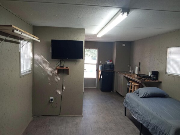 1 bedroom, bed sheets