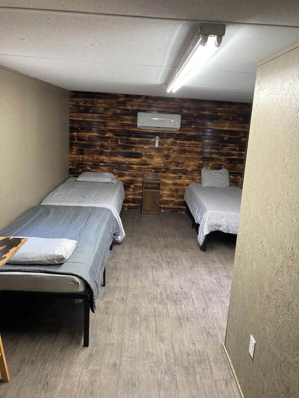 1 bedroom, bed sheets