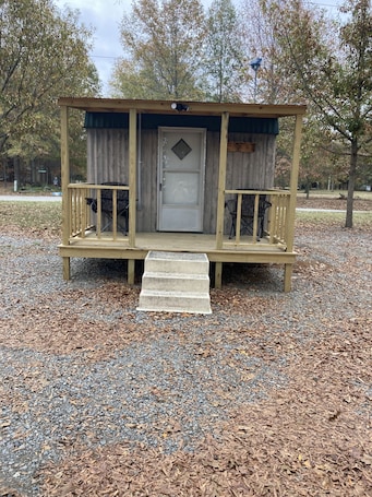 Exterior. South Arkansas Cabins the wood duck inn is your home away from home