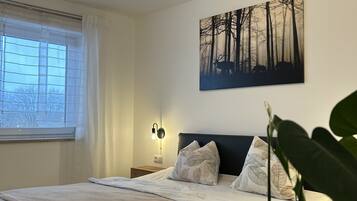 2 bedrooms, travel cot, WiFi, bed sheets