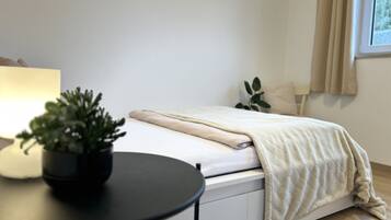 2 bedrooms, travel cot, WiFi, bed sheets