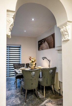 House | Dining