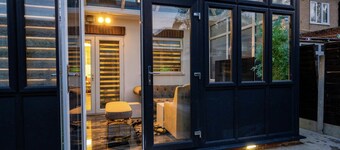 3 Bed House - Sleeps 6 With Free Parking