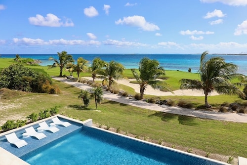Sea Salt Villa - New Modern Large 7 Bedroom Luxury Villa + Concierge!