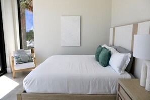 7 bedrooms, in-room safe, desk, iron/ironing board - Sea Salt Villa - New Modern Large 7 Bedroom Luxury Villa + Concierge! (George Town)