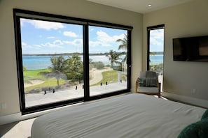 7 chambres, coffres-forts dans les chambres, bureau