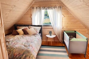 2 Schlafzimmer, Reisekinderbett, BettwÀsche