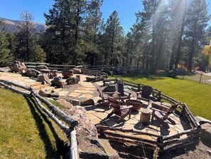 Terrace/patio - Incredible Views, Large Deck, Wood Burning Fireplace! Havland Lake 3bed/3bath (Durango)