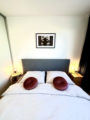 1 bedroom, iron/ironing board, travel cot, free WiFi - Urban apartment near Bratislava Airport, 15 min from the city center (Bratislava)