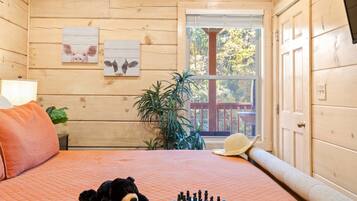 Family Cabin | 2 bedrooms, desk, free WiFi