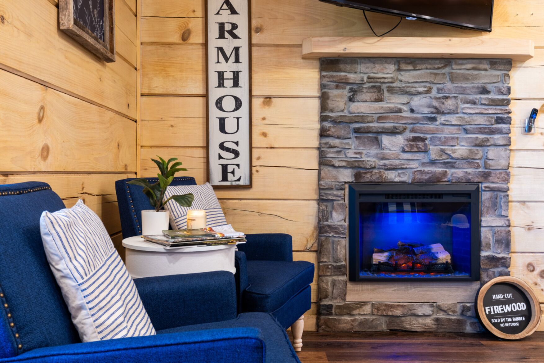 Family Cabin | Living room