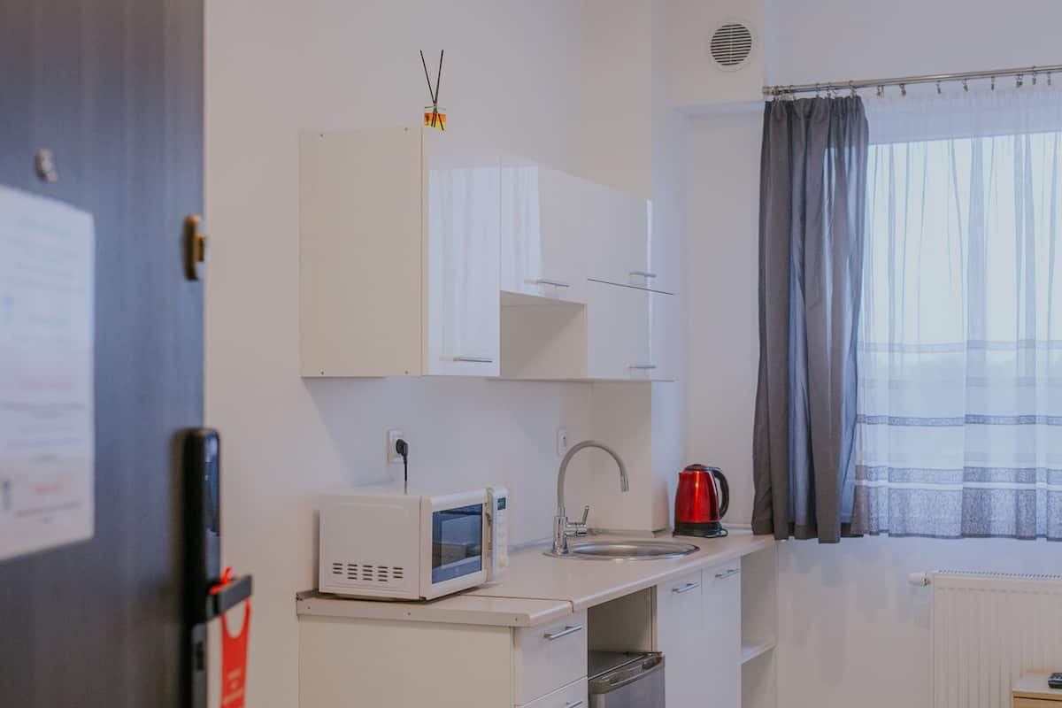 Single Room | Private kitchen | Microwave