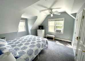 4 habitaciones, tabla de planchar con plancha, cuna de viaje y wifi