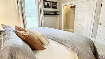 3 bedrooms, desk, iron/ironing board, WiFi