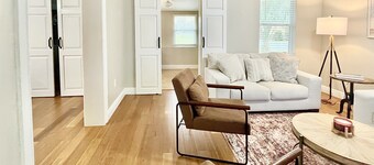 “1933” Sleeps 6,  King Beds, Spacious, 5 min walk to downtown Mt. Dora 