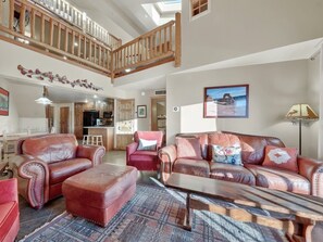 Smart TV, fireplace - Cozy 3-Level Condo w/ Loft Bedrooms w/ Fireplace (Brian Head)