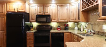 Timbernest 2B condo, Cozy spacious condo with 3 levels and a fireplace!