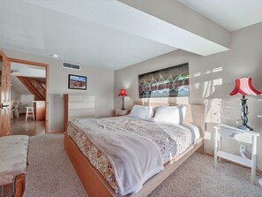 3 bedrooms, free WiFi, bed sheets - Cozy 3-Level Condo w/ Loft Bedrooms w/ Fireplace (Brian Head)