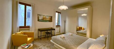 2 Schlafzimmer, Schreibtisch, kostenloses WLAN, Bettwäsche