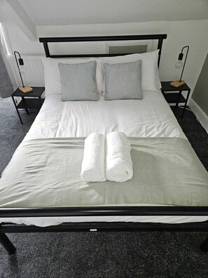 5 chambres, fer et planche à repasser, accès Internet, draps fournis