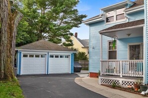 Exterior - PETS OK!LARGE BEDROOMS.GARAGE!IN UNIT-W/D.PUBLIC TRANSP & MAJOR HIGHWAYS NEAR BY (Medford)