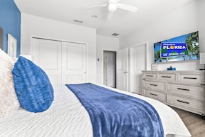 2 Schlafzimmer, Schreibtisch, Bügeleisen/Bügelbrett, Reisekinderbett