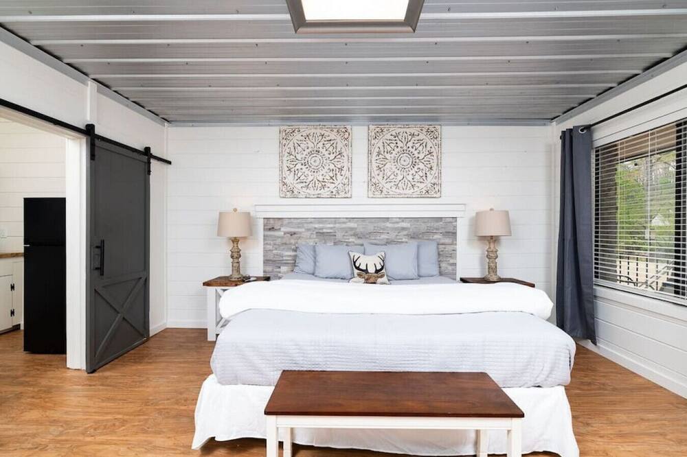 Farmhouse Cottage 1 - Close to Downtown!
