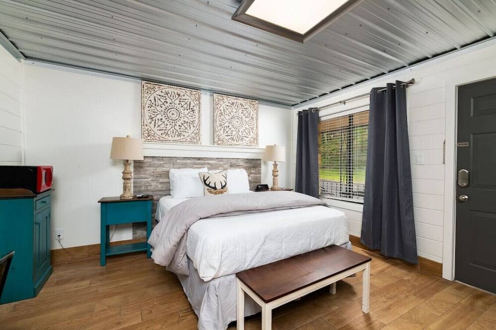 Farmhouse Cottage 5 - Close to Downtown!