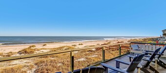 NEW: Oceanfront Luxury Home l Beachfront Deck, Patio l Hot/Cold Outdoor Shower