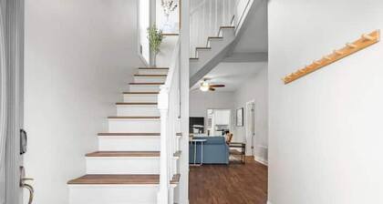 Beautifully Refreshed Home Close to Downtown FW!