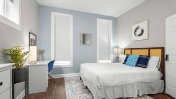 4 makuuhuonetta, työpöytä, silitysrauta/-lauta, Wi-Fi