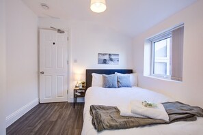 5 Schlafzimmer, Bügeleisen/Bügelbrett, Internetzugang, Bettwäsche