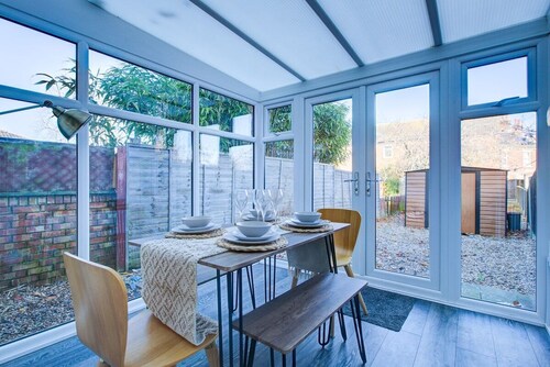 Modern 5 Bed 3 Bath House in Colchester