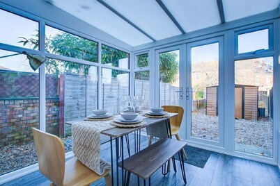 Modern 5 Bed 3 Bath House in Colchester