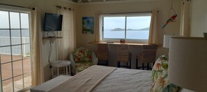4 bedrooms, free WiFi, bed sheets - A true oceanfront villa with amazing sunsets and pool. Very nice location. (St. Thomas)