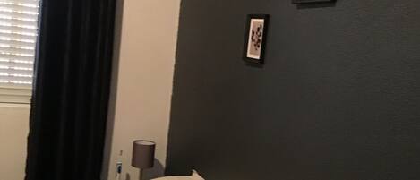 3 chambres, fer et planche à repasser, Wi-Fi, draps fournis