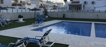 Villa toutes commodités a Torrevieja avec piscine et proche de la mer