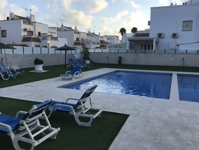 Villa Toutes Commodités a Torrevieja Avec Piscine et Proche de la mer