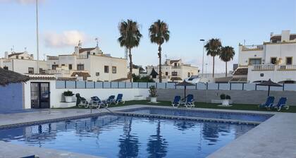 Villa Toutes Commodités a Torrevieja Avec Piscine et Proche de la mer