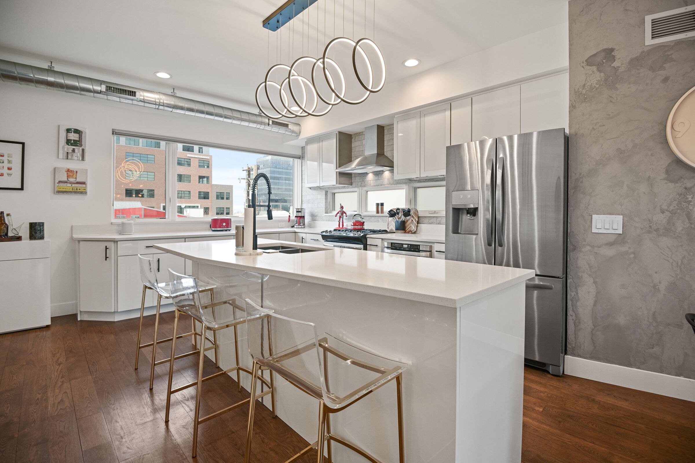 Kylskåp, mikrovågsugn, ugn och spishäll