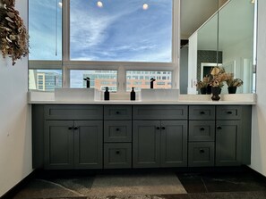 Interior - Mile-High Modern Retreat: Your Denver Getaway (Denver)