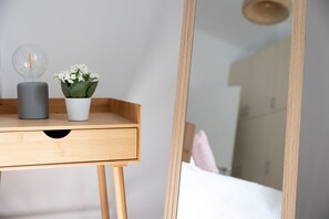 1 soverom, skrivebord, strykejern/-brett og wi-fi
