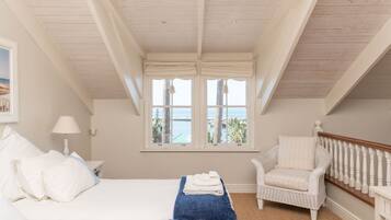 2 bedrooms, in-room safe, iron/ironing board, free WiFi