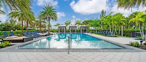 حمّام سباحة خارجي