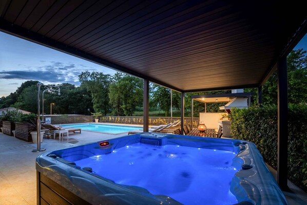 Terrace/patio - Holiday apartment with pool just 100m from the beach (Funtana)