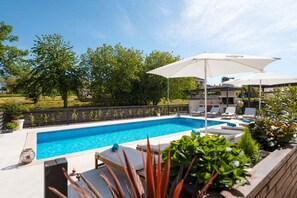 Pool - Holiday apartment with pool just 100m from the beach (Funtana)