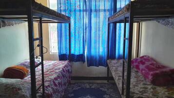 11 camere, una scrivania, Wi-Fi gratuito, lenzuola