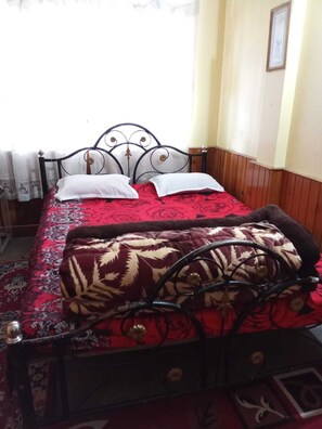 11 bedrooms, desk, free WiFi, bed sheets